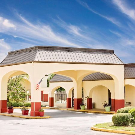 Days Inn & Suites By Wyndham Starkville Exteriör bild