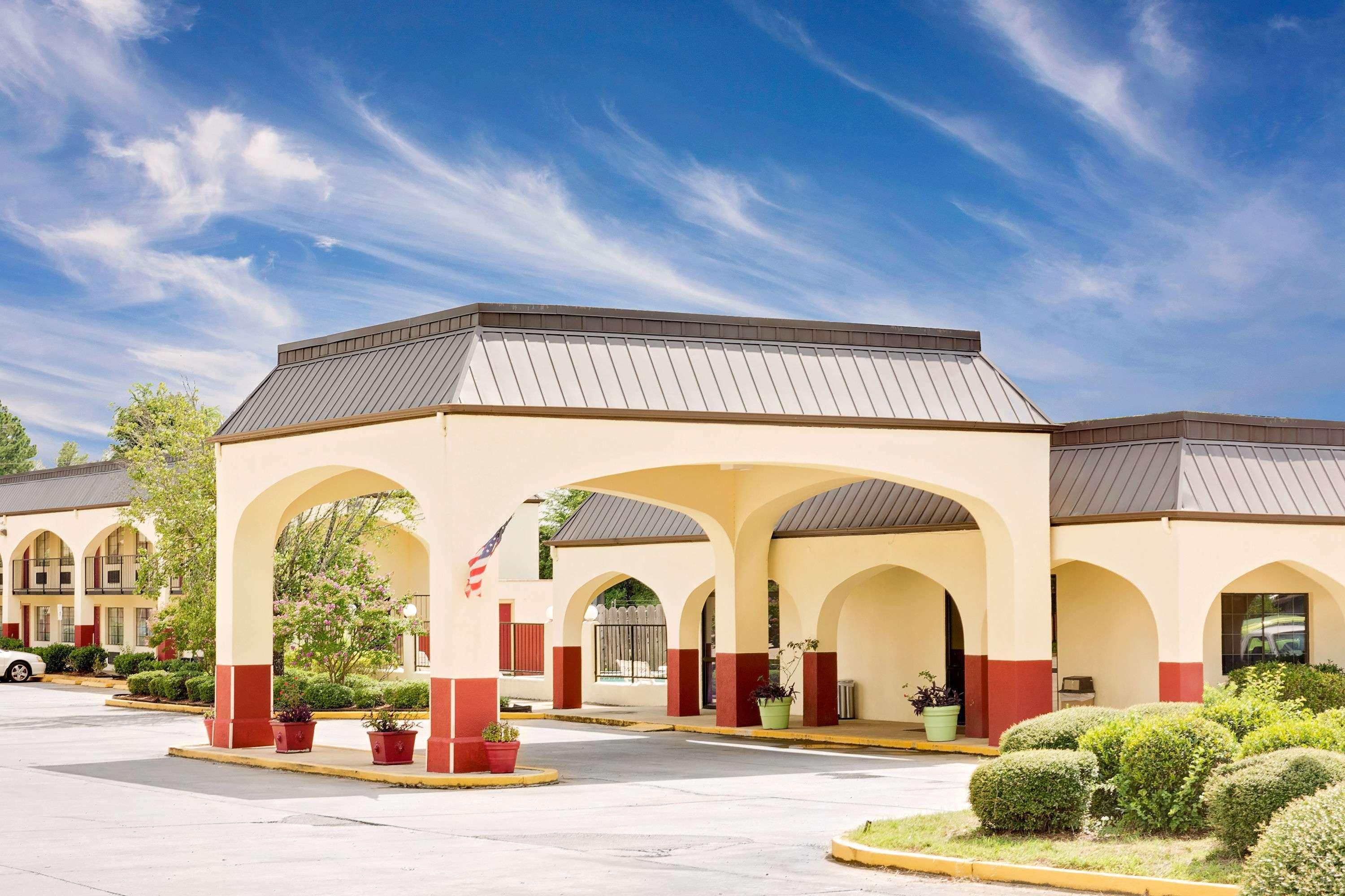 Days Inn & Suites By Wyndham Starkville Exteriör bild