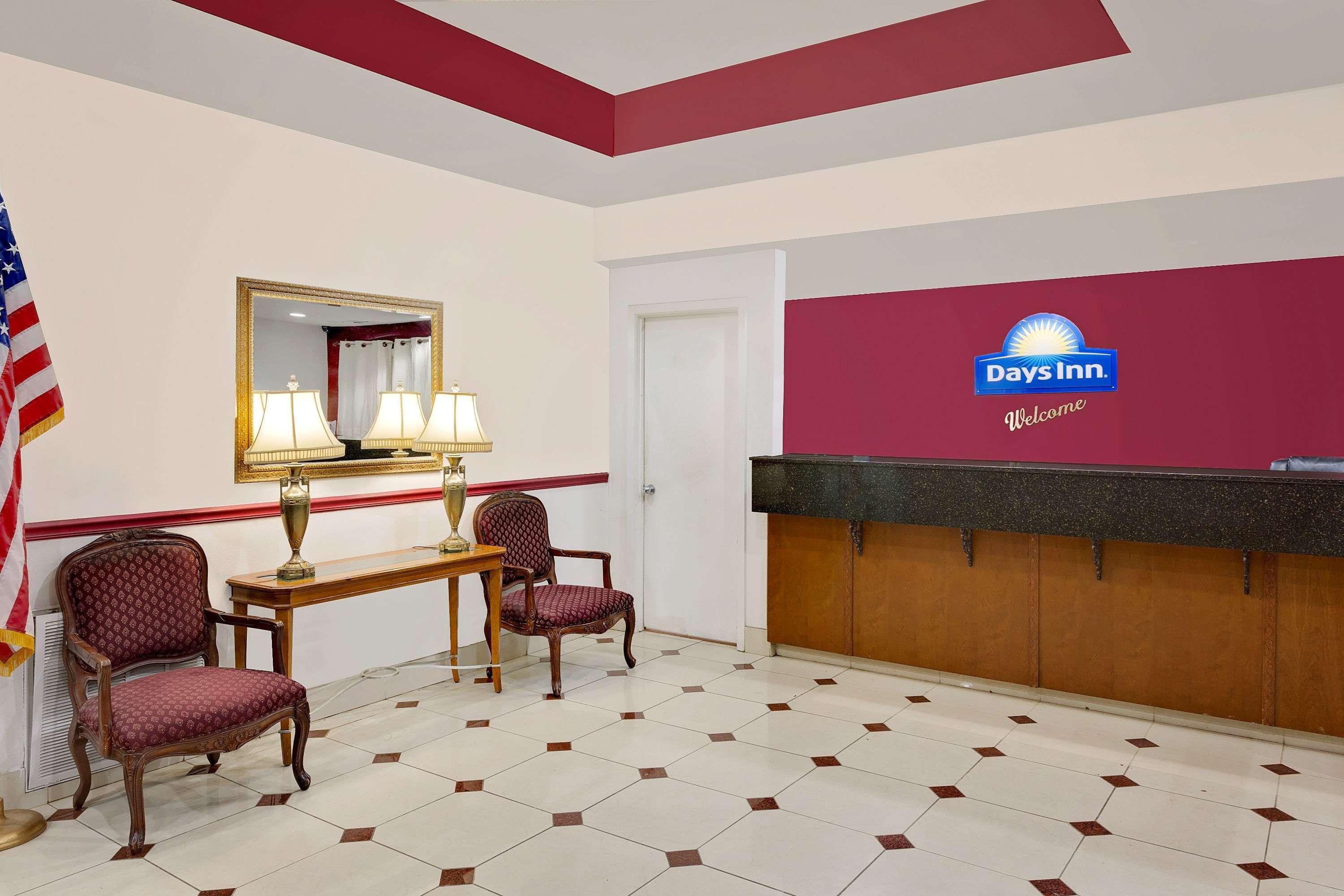 Days Inn & Suites By Wyndham Starkville Exteriör bild
