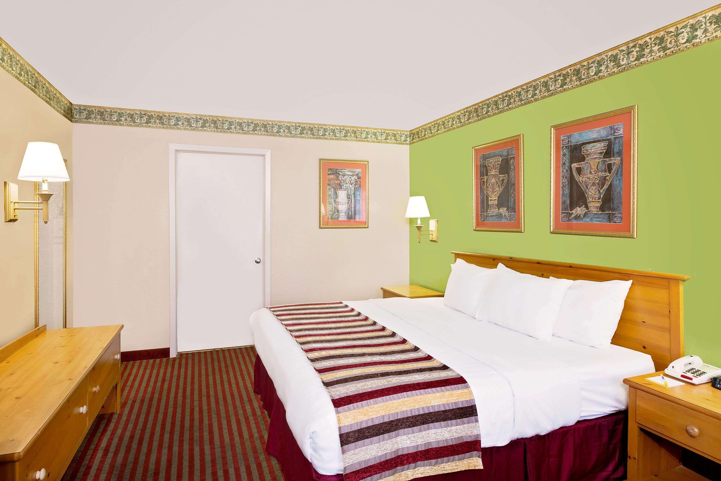 Days Inn & Suites By Wyndham Starkville Exteriör bild