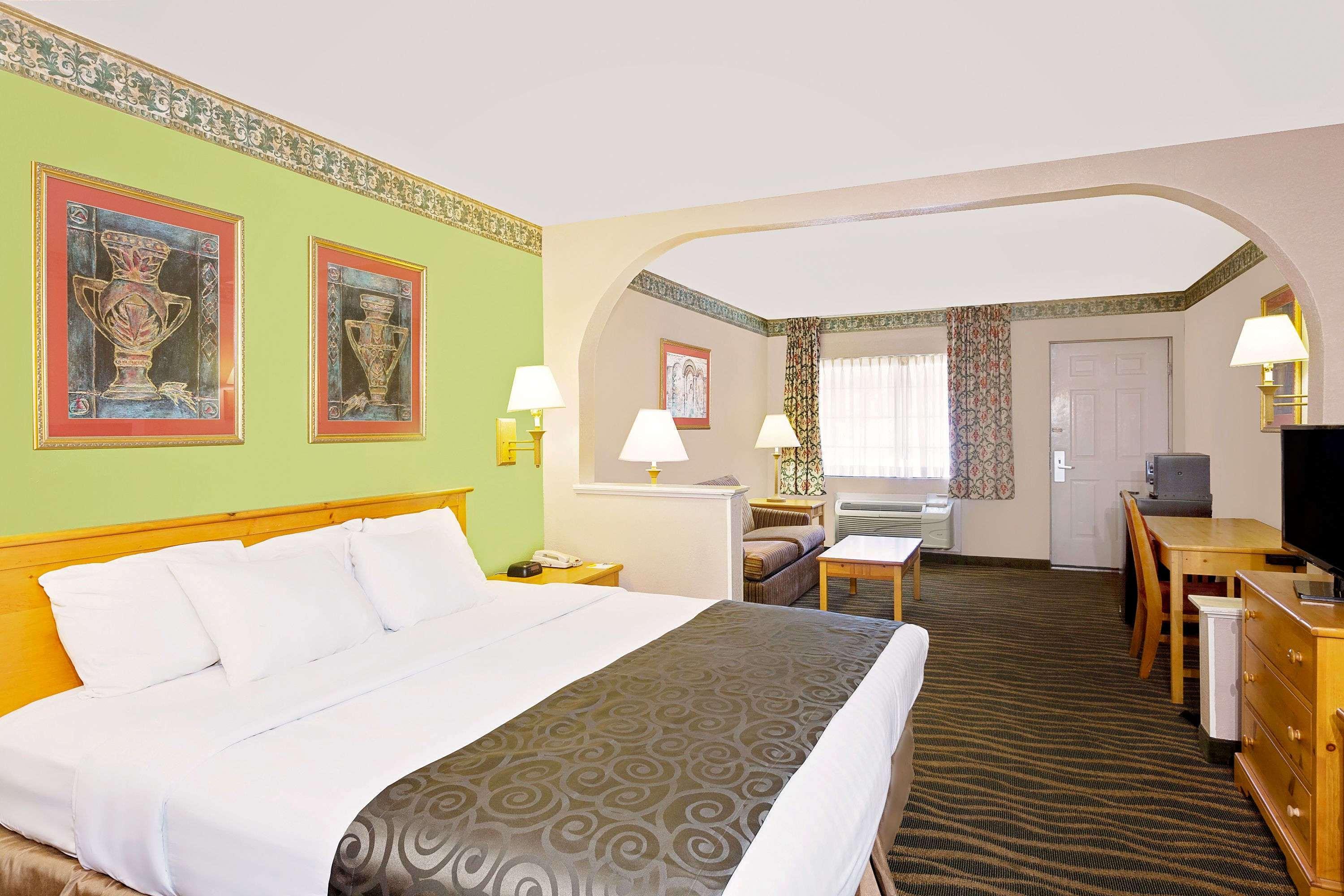 Days Inn & Suites By Wyndham Starkville Exteriör bild