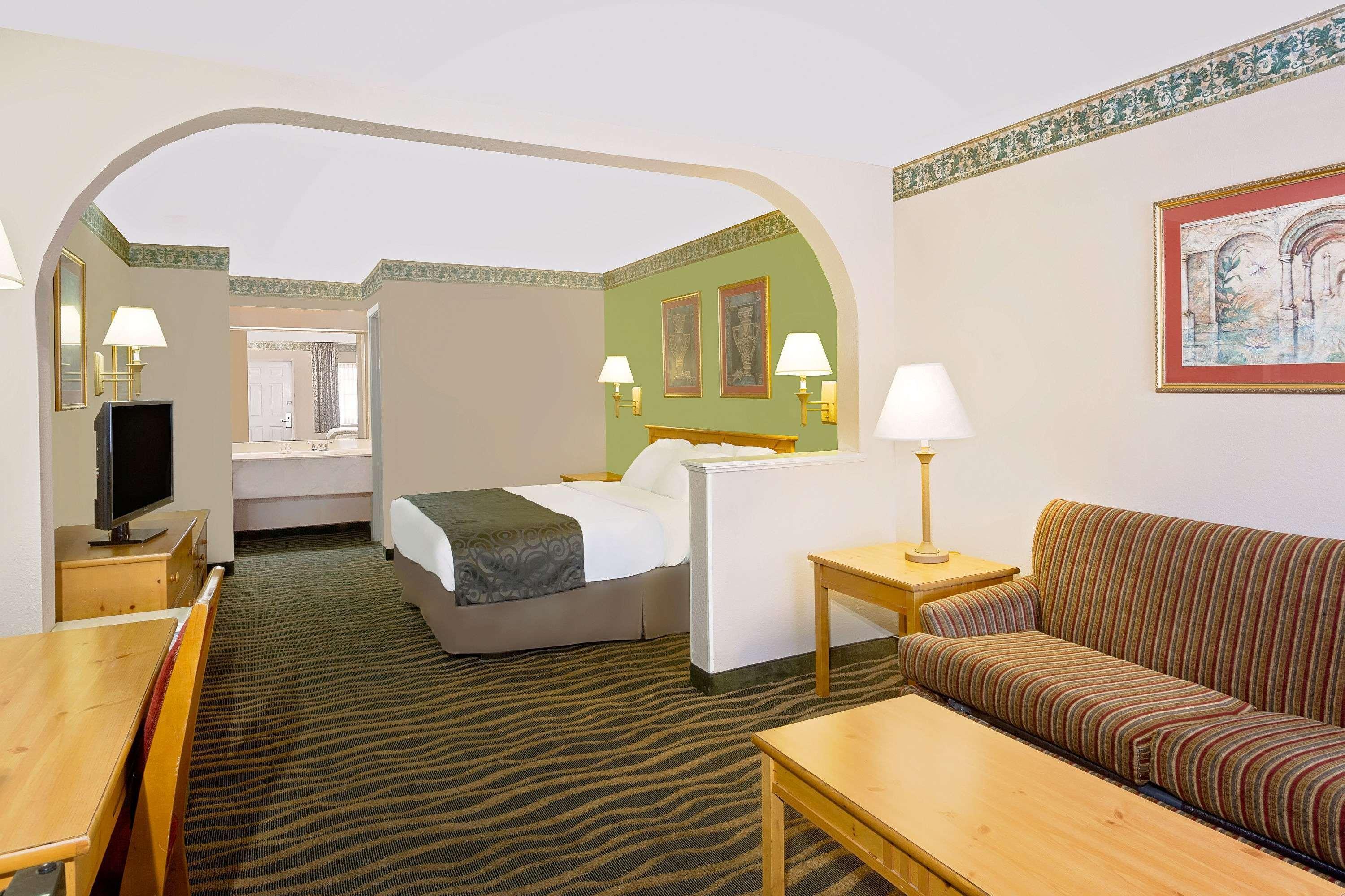 Days Inn & Suites By Wyndham Starkville Exteriör bild