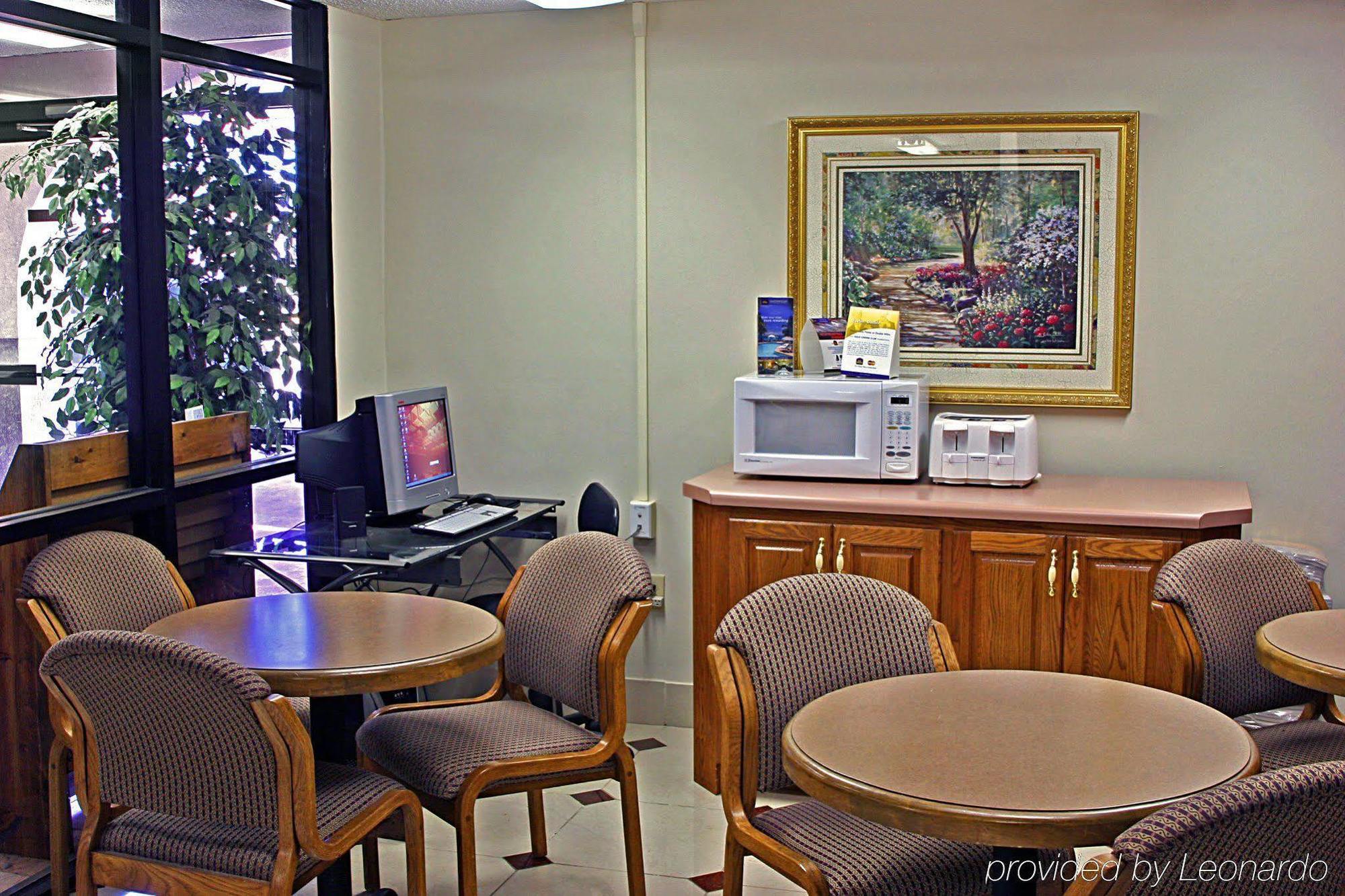 Days Inn & Suites By Wyndham Starkville Restaurang bild