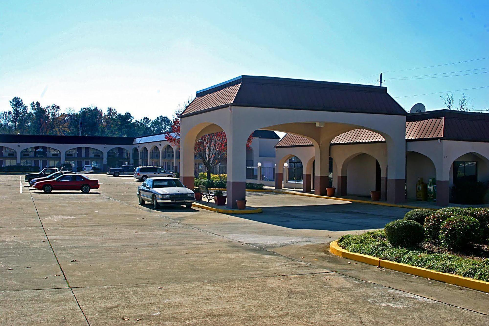 Days Inn & Suites By Wyndham Starkville Exteriör bild